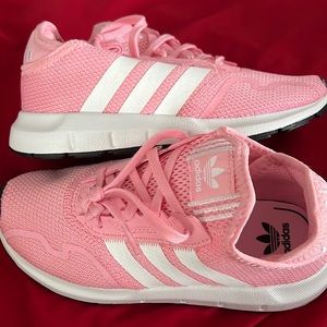 NWT Adidas Swift Run size 2.5y